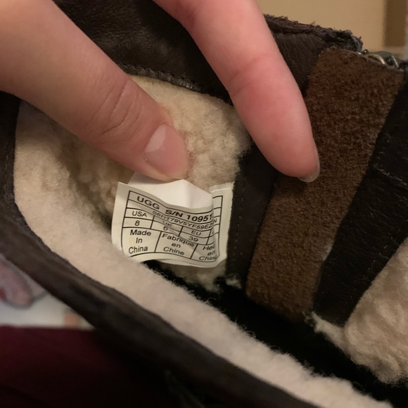 UGG Winter boots with buckle accent - Picture 5 of 7